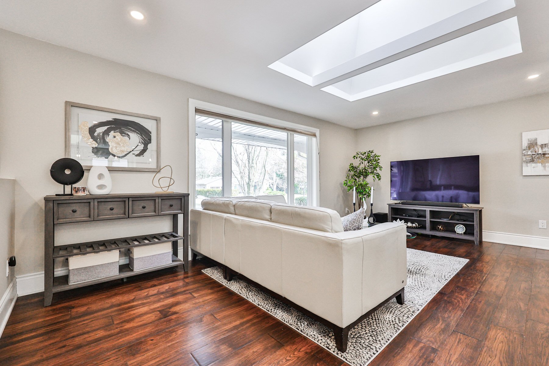1276 Greenoaks Drive