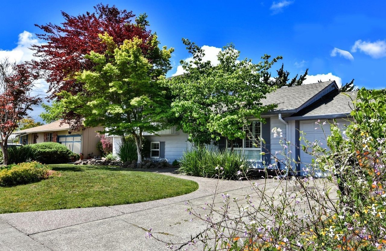 135 Sandalwood Ct