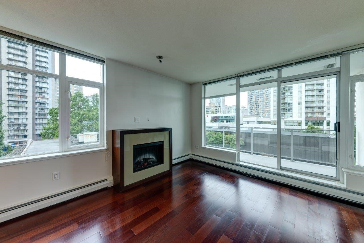 158 W 13th St, #602