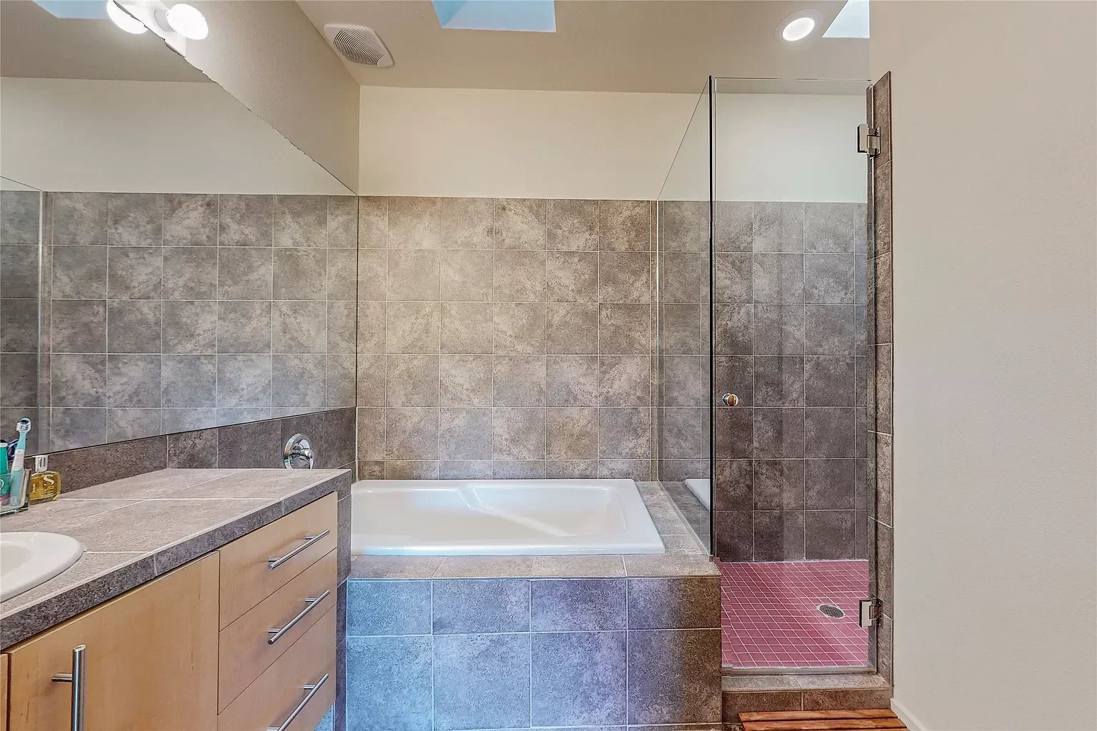 604 Avenida Villa Hermosa #201