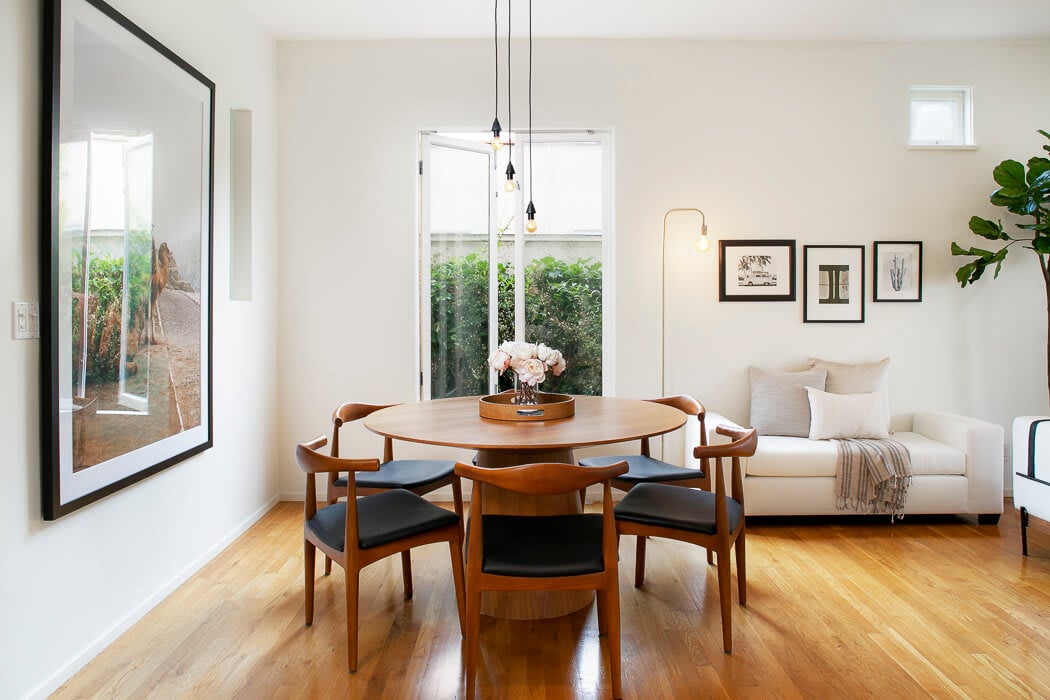 8834 Dorrington Avenue