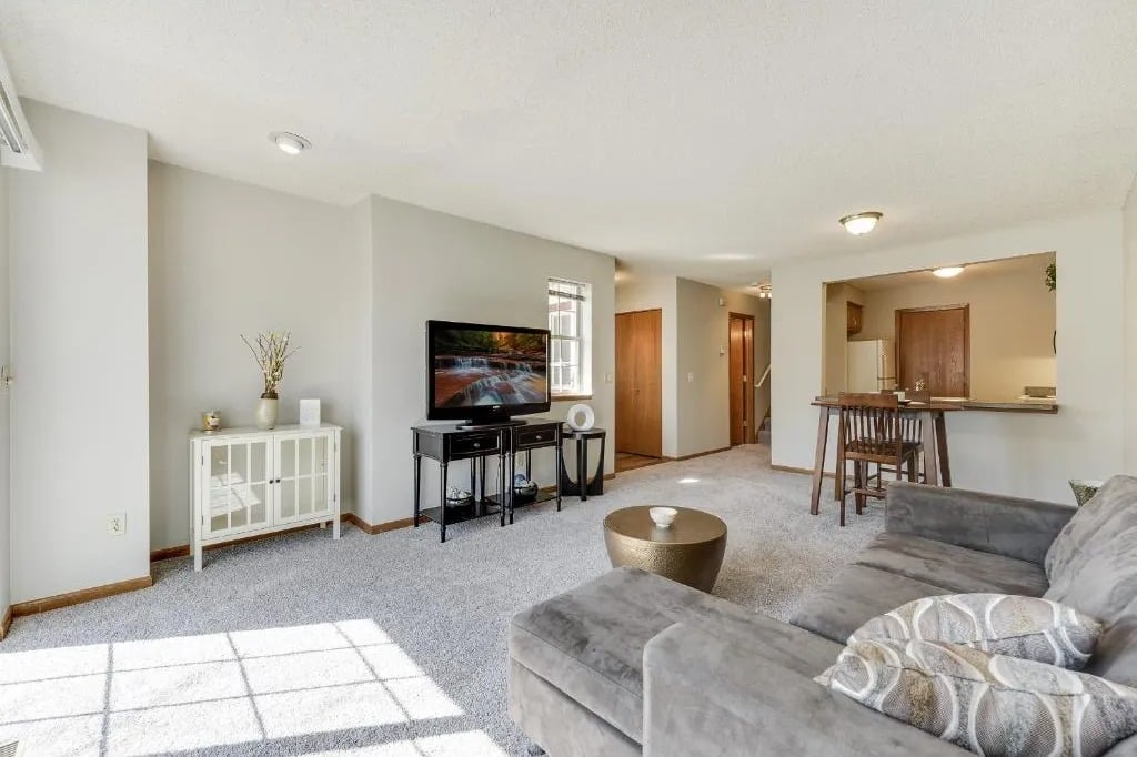 2040 Shenandoah Ct #C