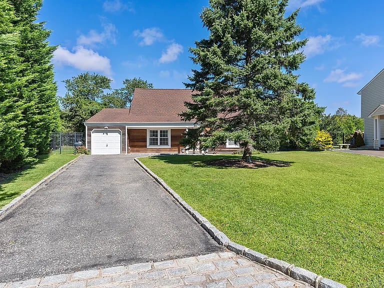11 Juniper Ln