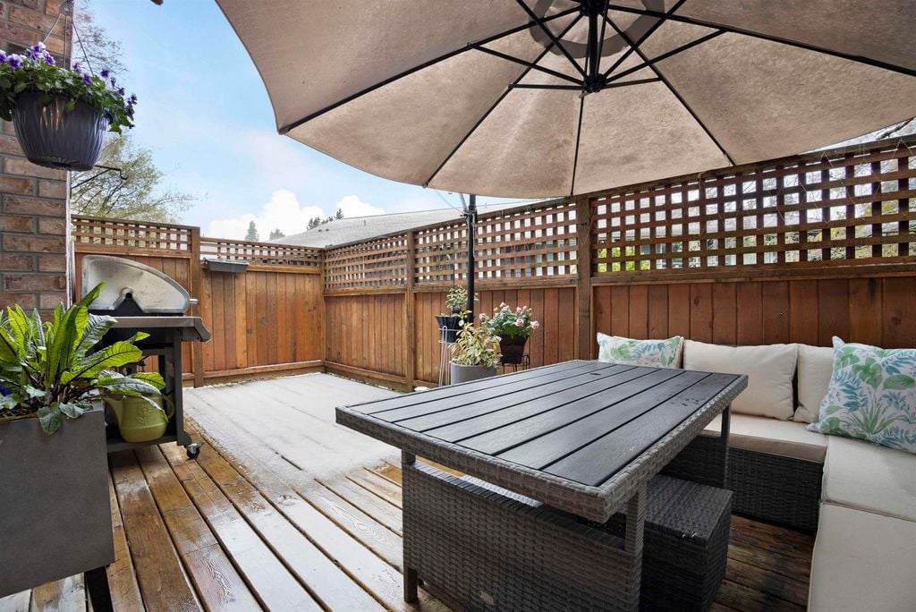 555 W 28th St, #104