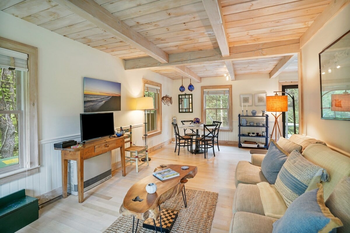 Charming Katama Couples Cottage