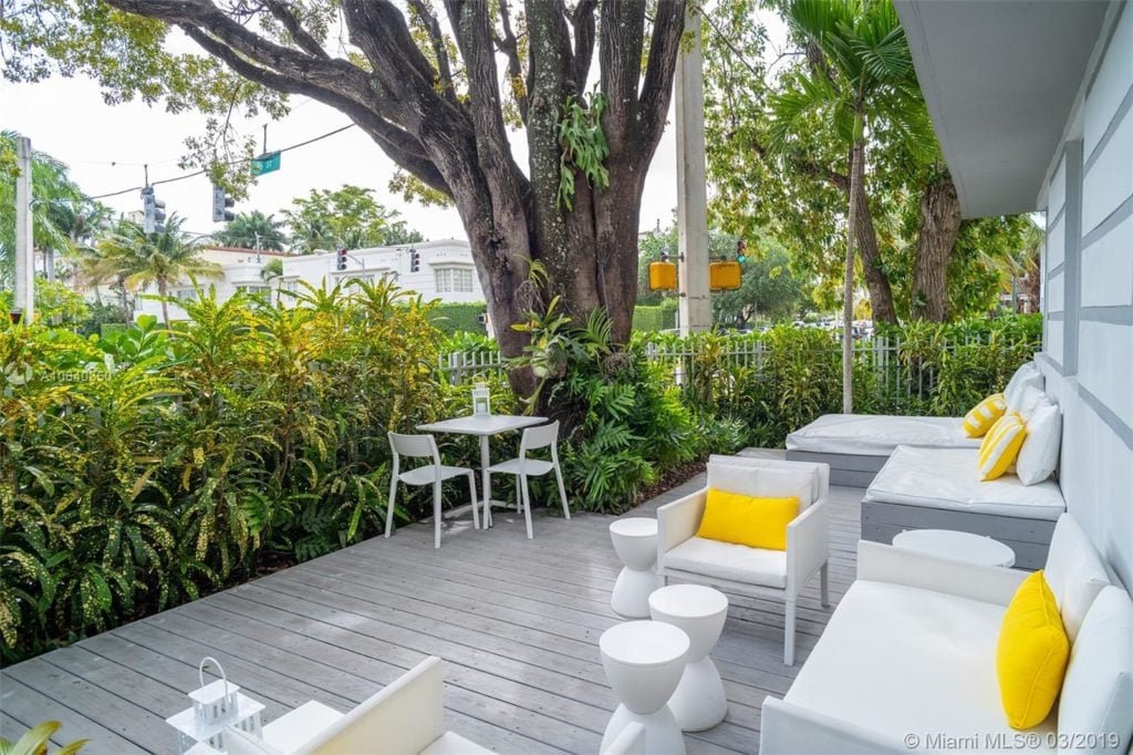Breath of Fresh Air – Private Garden – Deco Chic