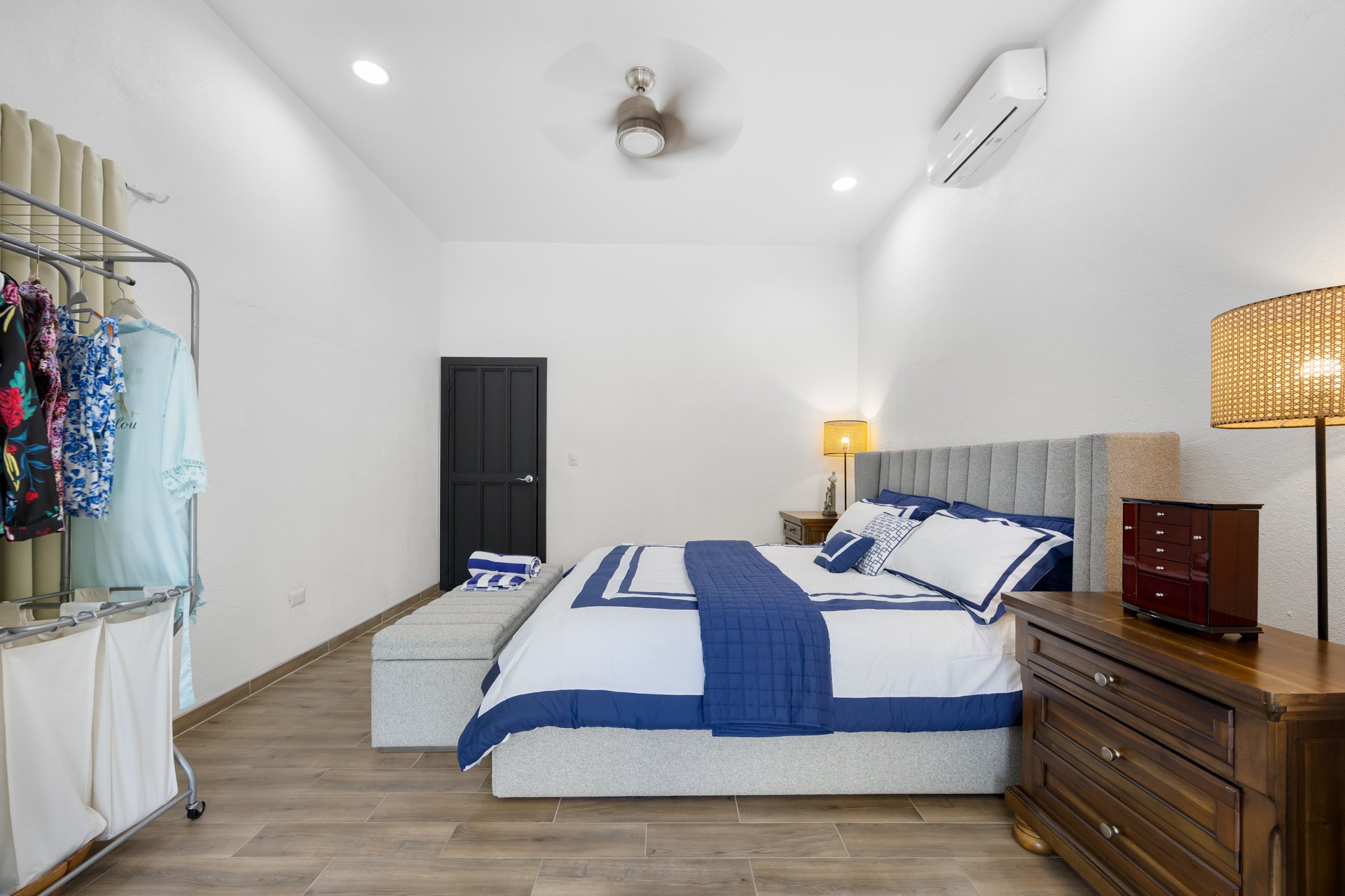 Casa Brillante & Casita Cinco Playas | Modern Home with Guest Casita, Pool & Mountain Views in Huacas