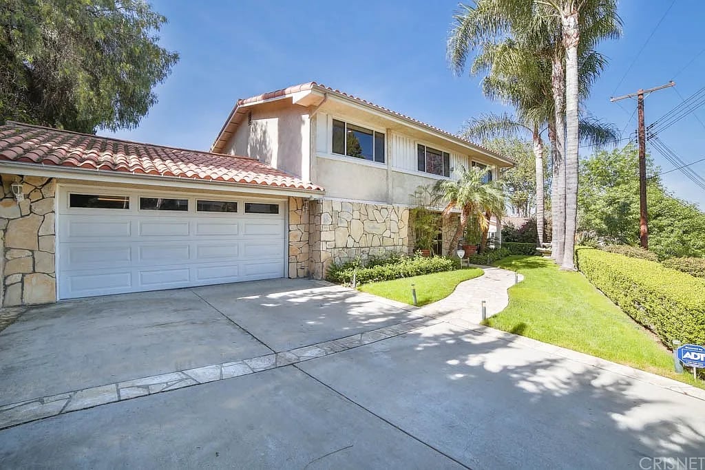 23516 Aetna St
