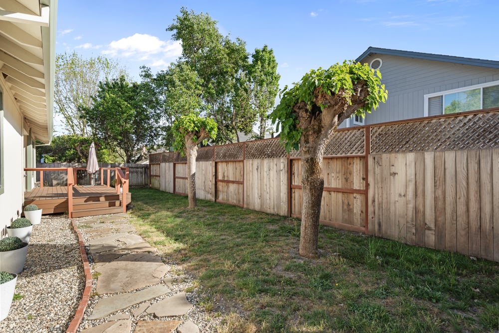 8 Starling Dr