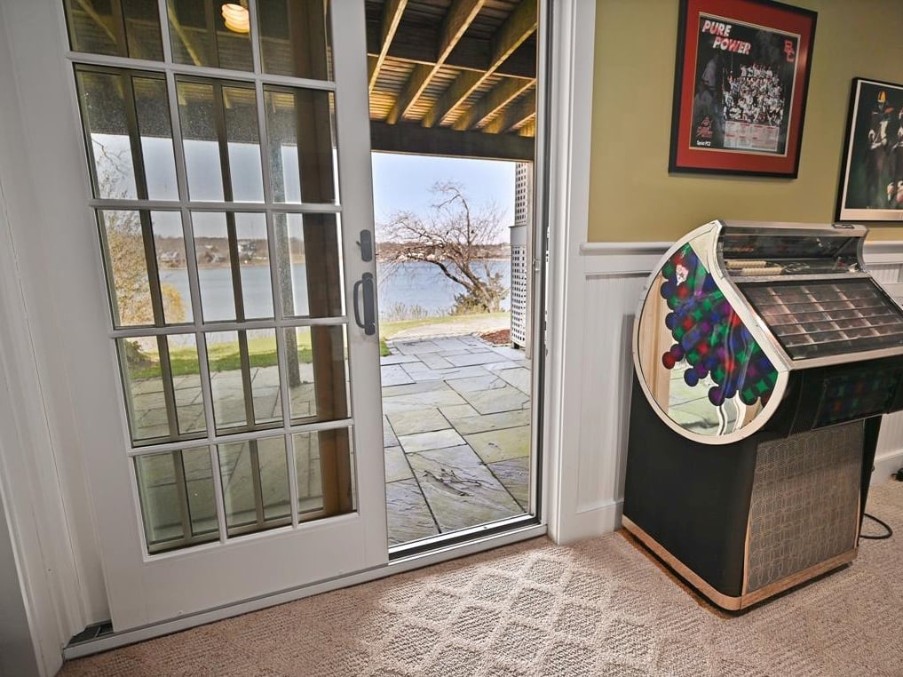 114 Hines Point