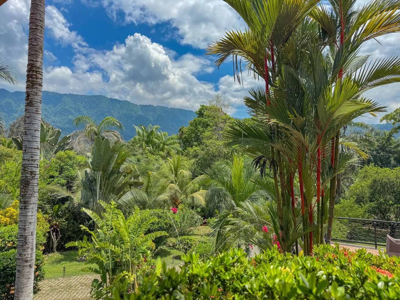Ojochal Mountain View Home with Pool, Guest House & Gardens