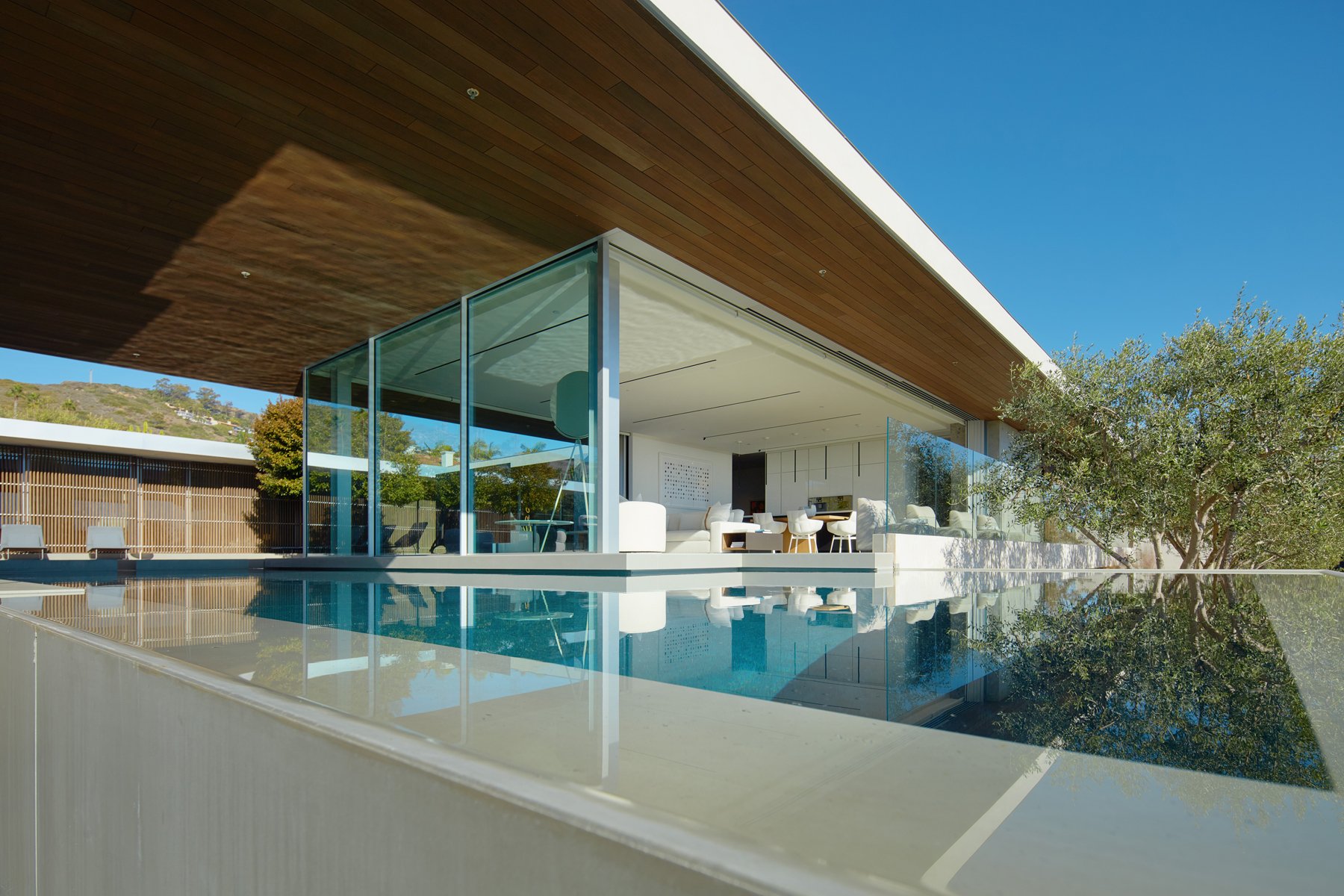 2460 Monaco