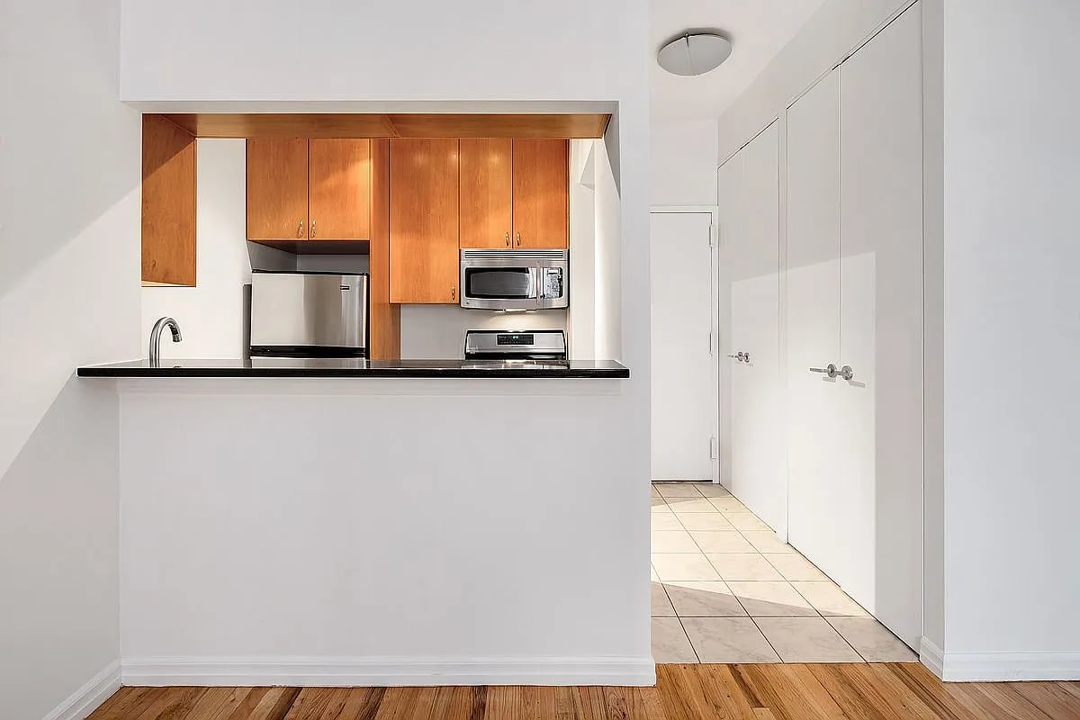 350 W 14th St APT 3B