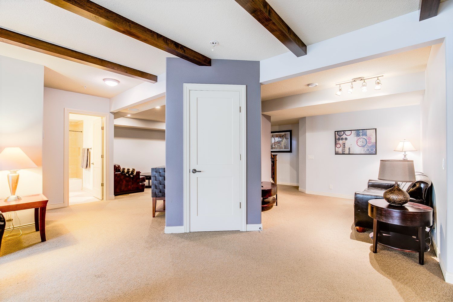 Luxurious Walkout End-Unit in Private Setting