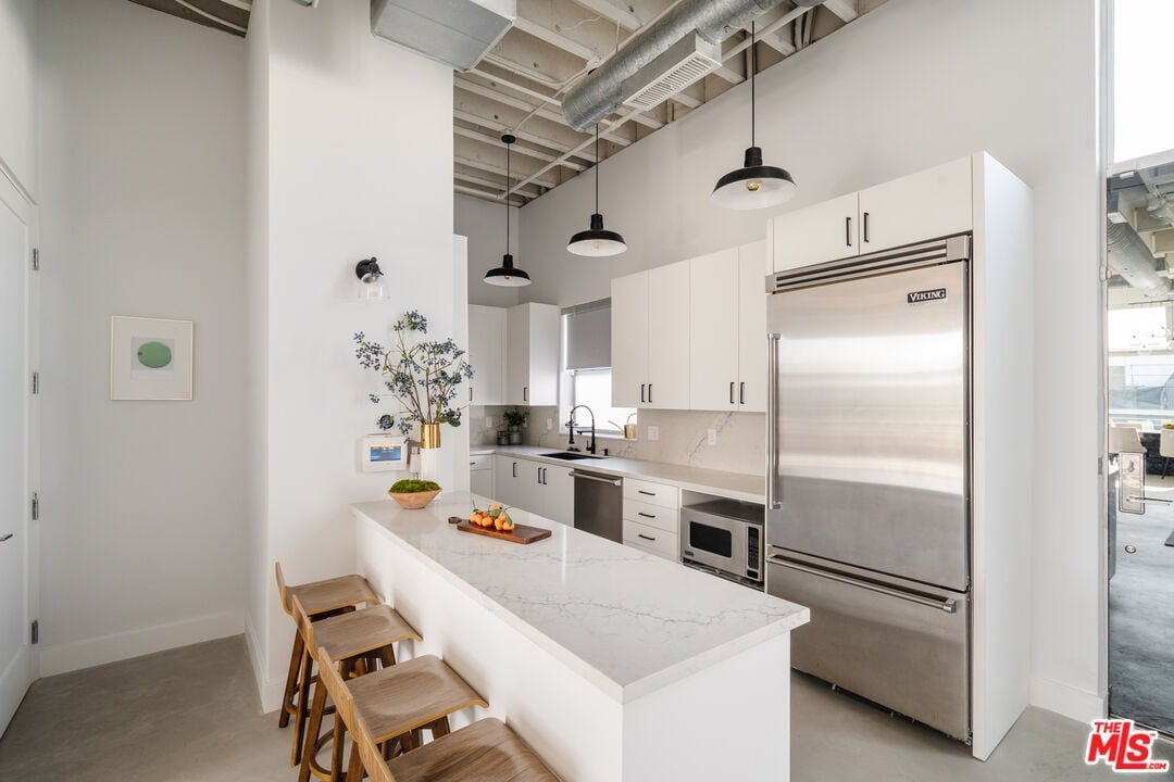 1152 N La Cienega Blvd, #301