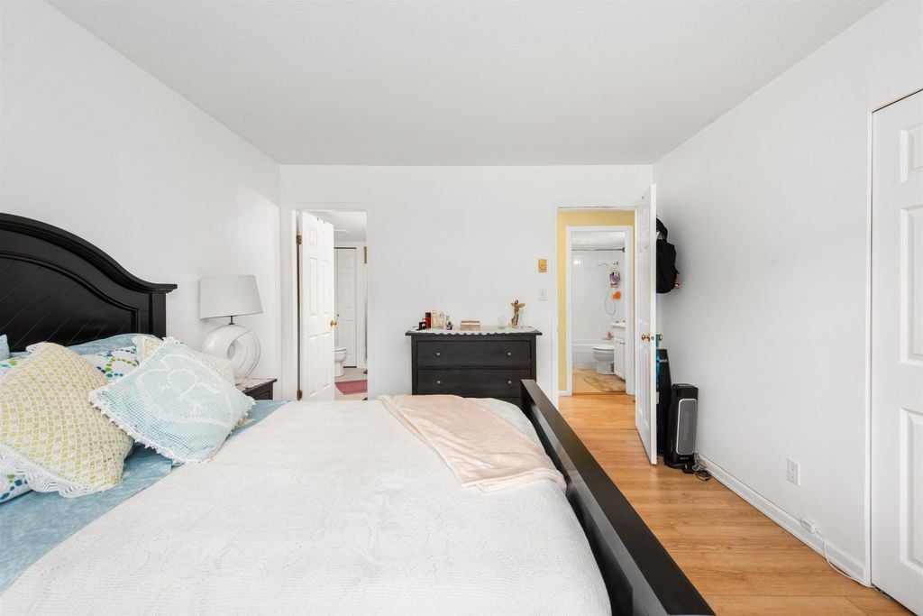 5335 Hastings St, #401