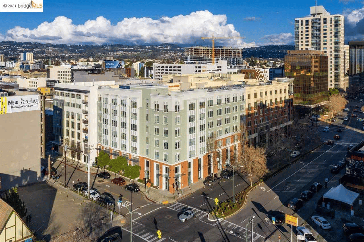 438 W Grand Ave #421