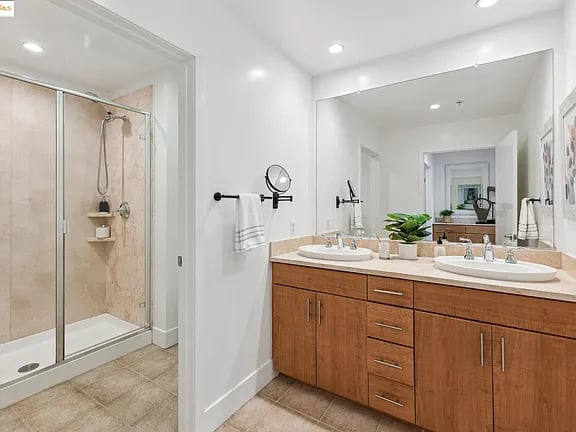 438 W Grand Ave APT 420