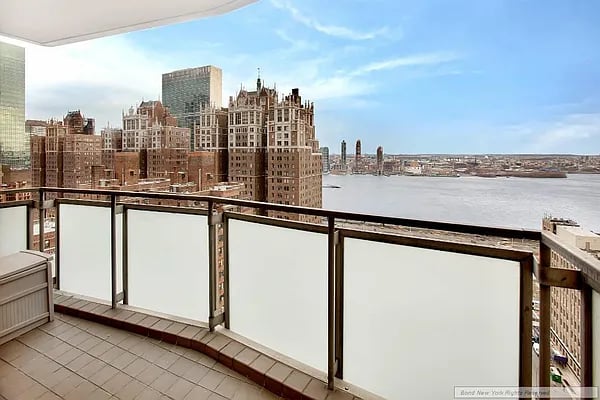 300 E 40th Unit: 23F