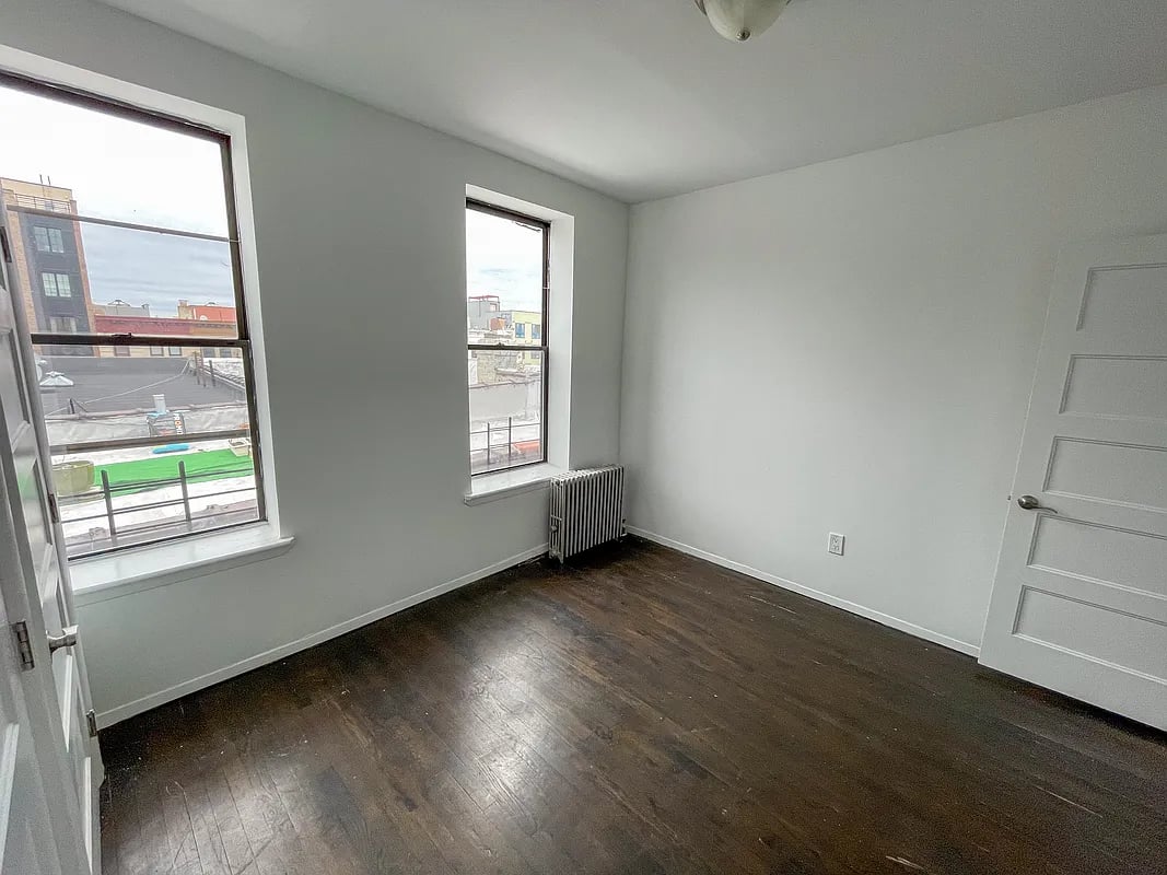 927 Putnam Ave 4R