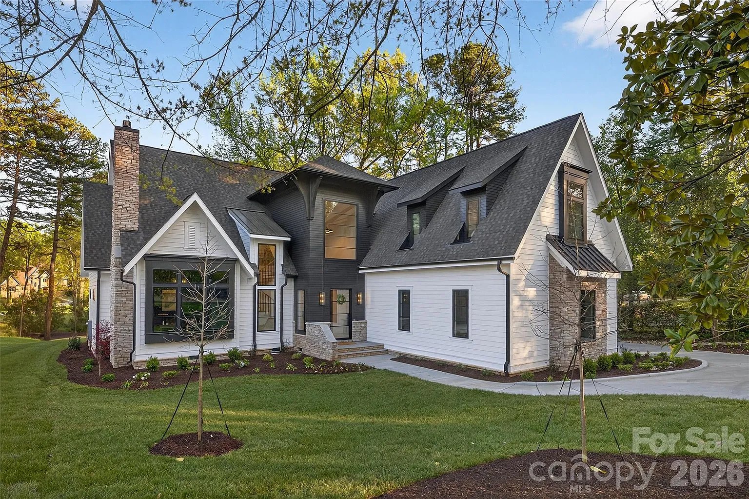 1209 Meadowood Ln
