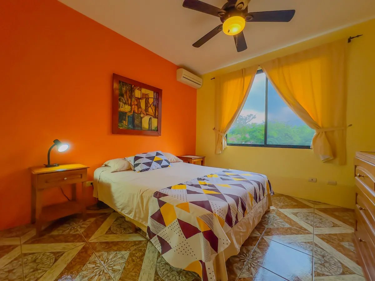 Spacious Living Near Town and Beach