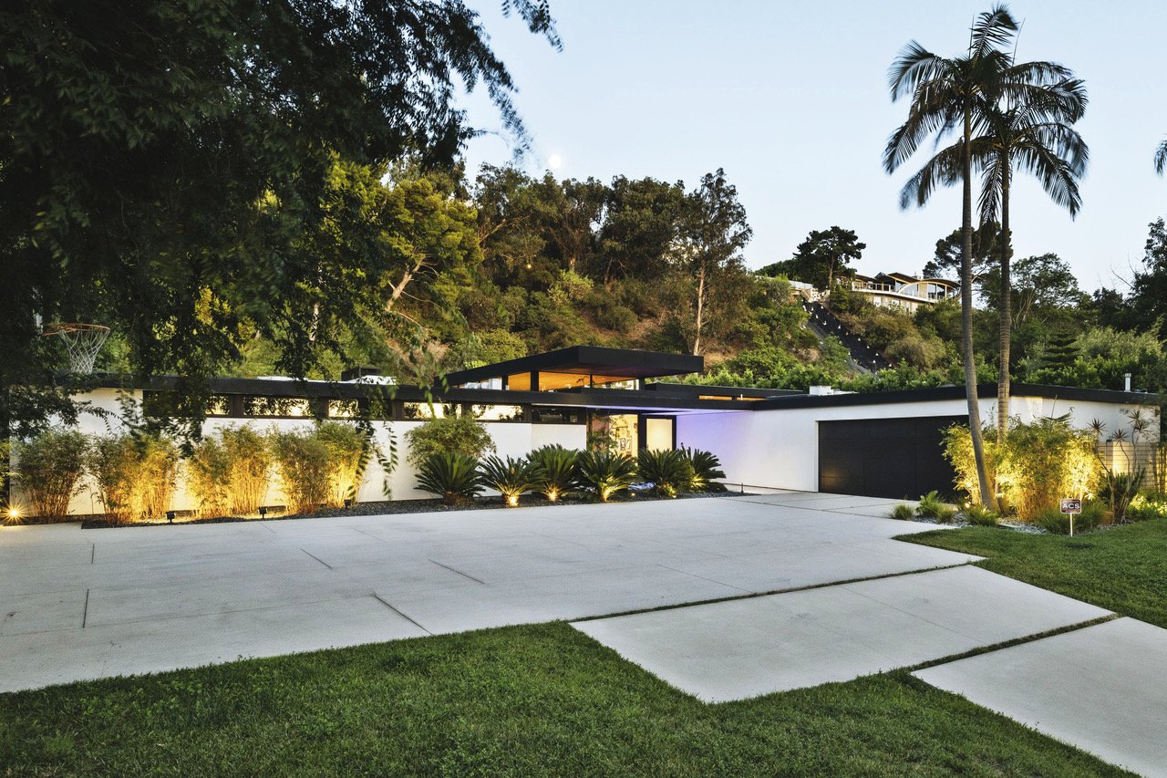 570 Evelyn Place