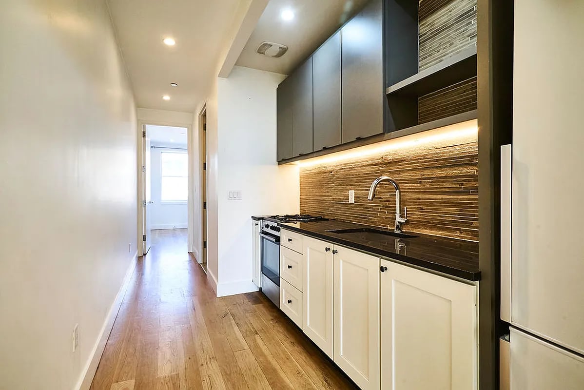 87 Montrose Ave 1R