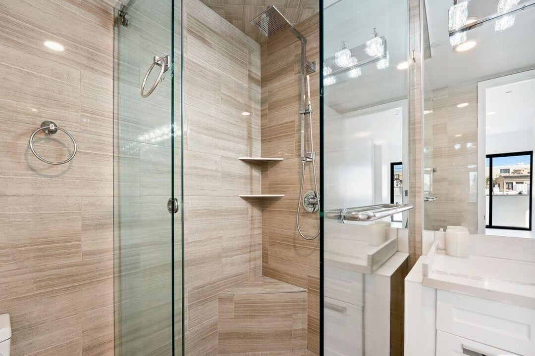 137 N Doheny Dr Unit: 3