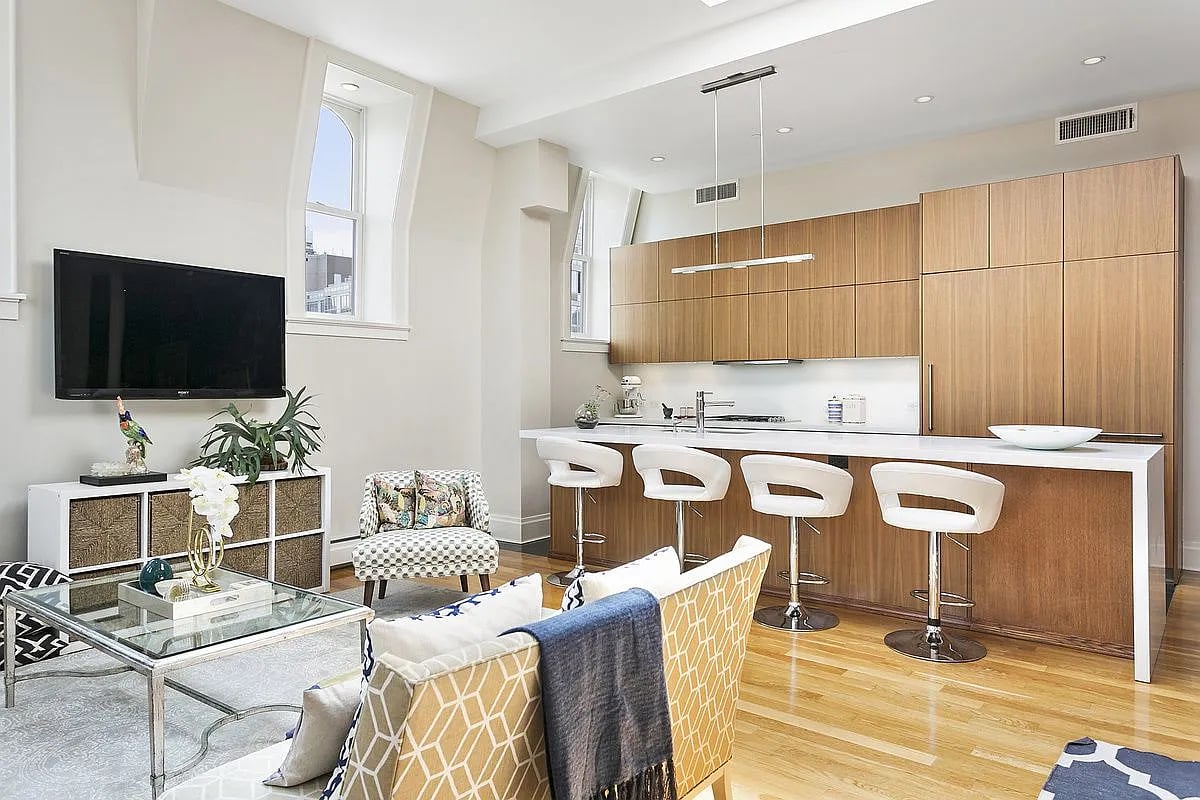 2 Bleecker St #2