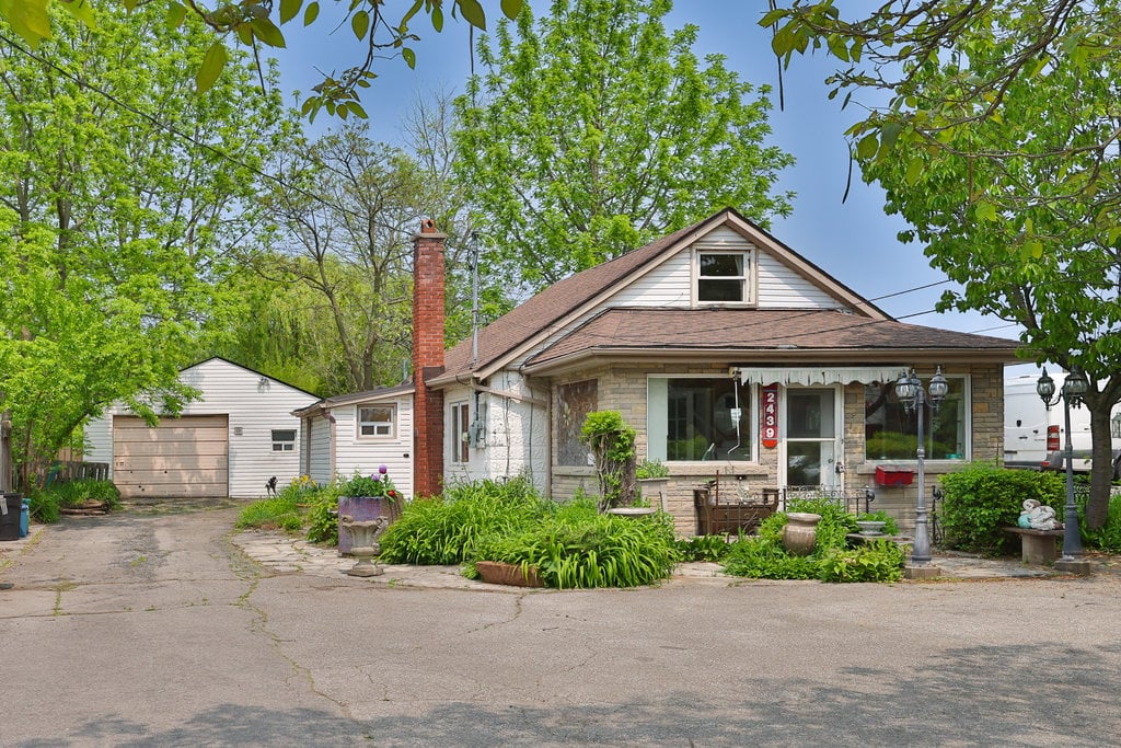 2439 Prospect St