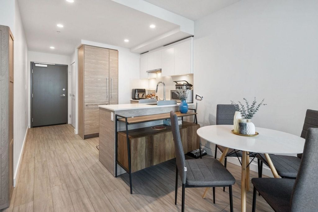 13655 Fraser Hwy, #1008