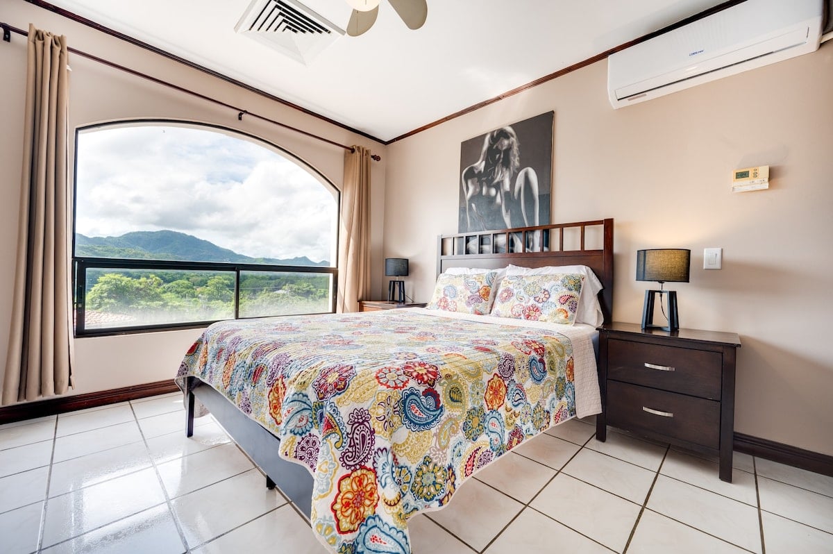 Flamingo Marina Real 11 – Move-in Ready Condo Steps from Flamingo Beach   