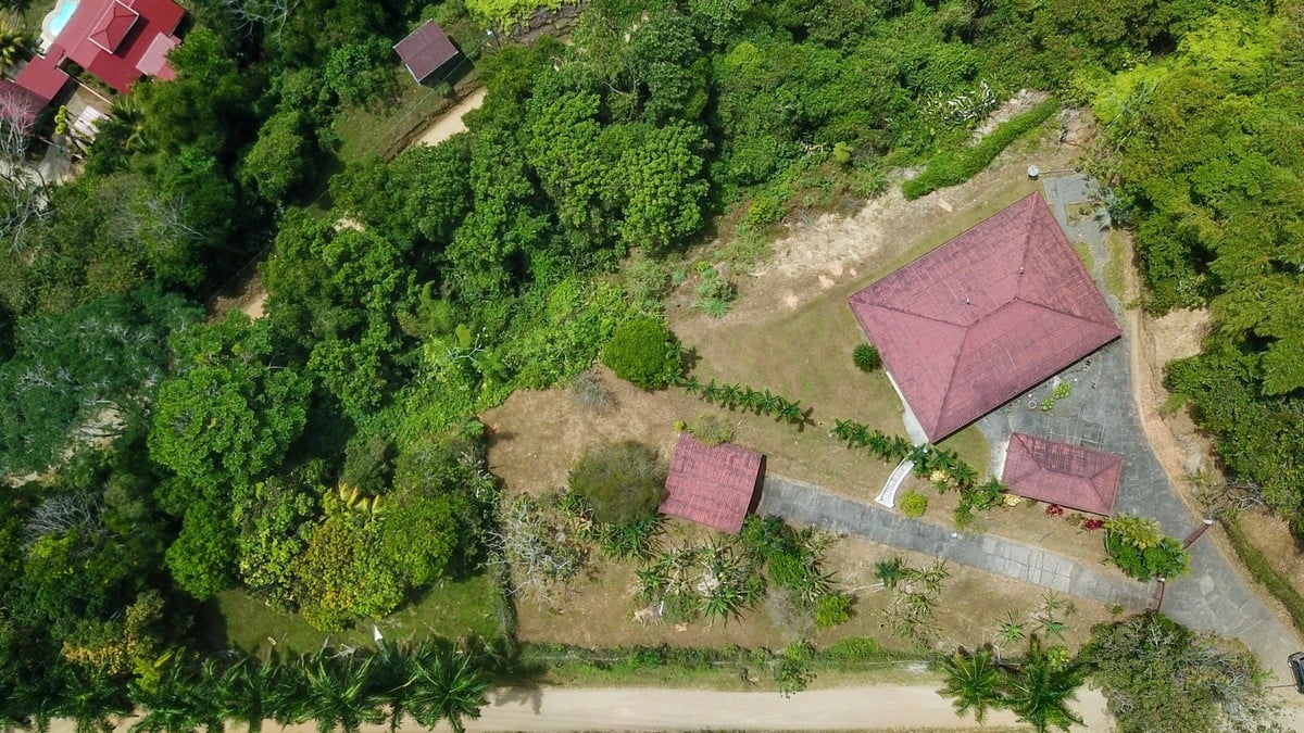 3.64 ACRES – 3 Bedroom Home With Expansive Ocean Views, Multiple Areas to Build, Public Road With Commercial Potential, 10min to the Beach!!