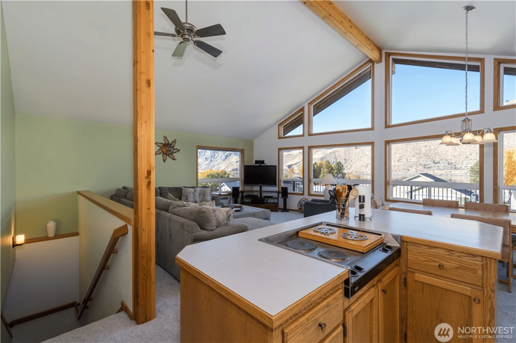 270 W Beach Dr