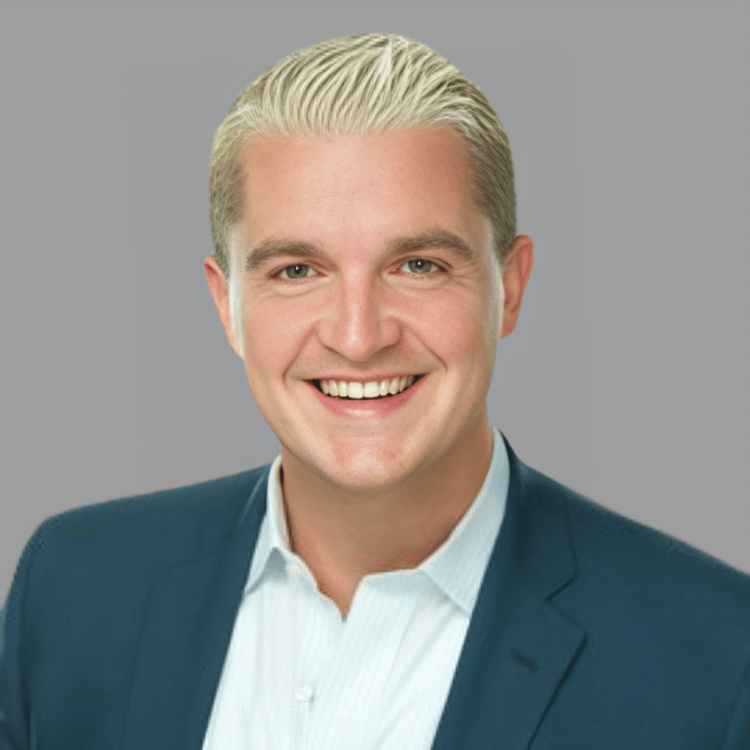 Matthew Robert Tully New York Real Estate Agent Headshot