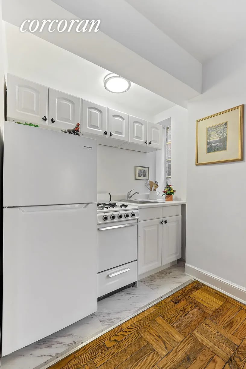 140 E 40th St Apt 2F