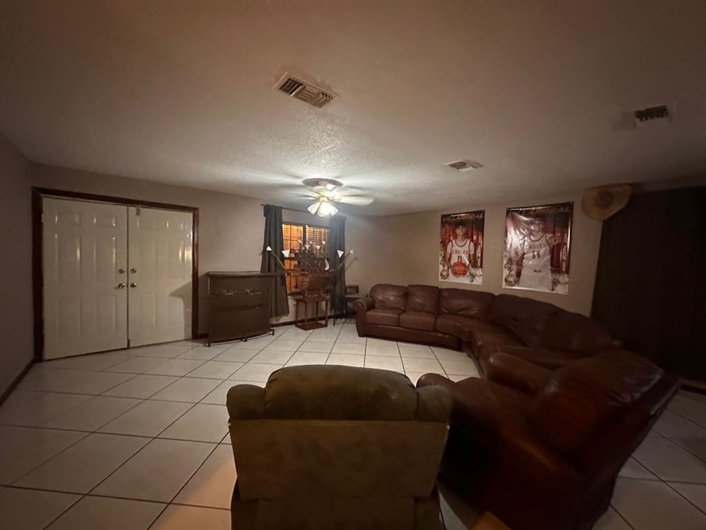 2880 Yucca Cir