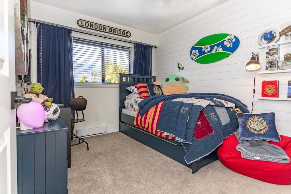 2537 Jura Cres