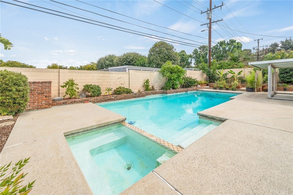 4053 N Santa Lucia St