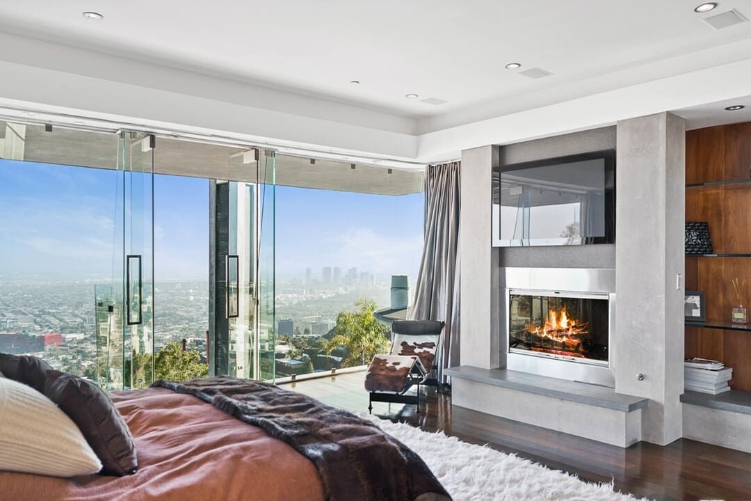 Luminor Crest, Viewmont Dr, 90069