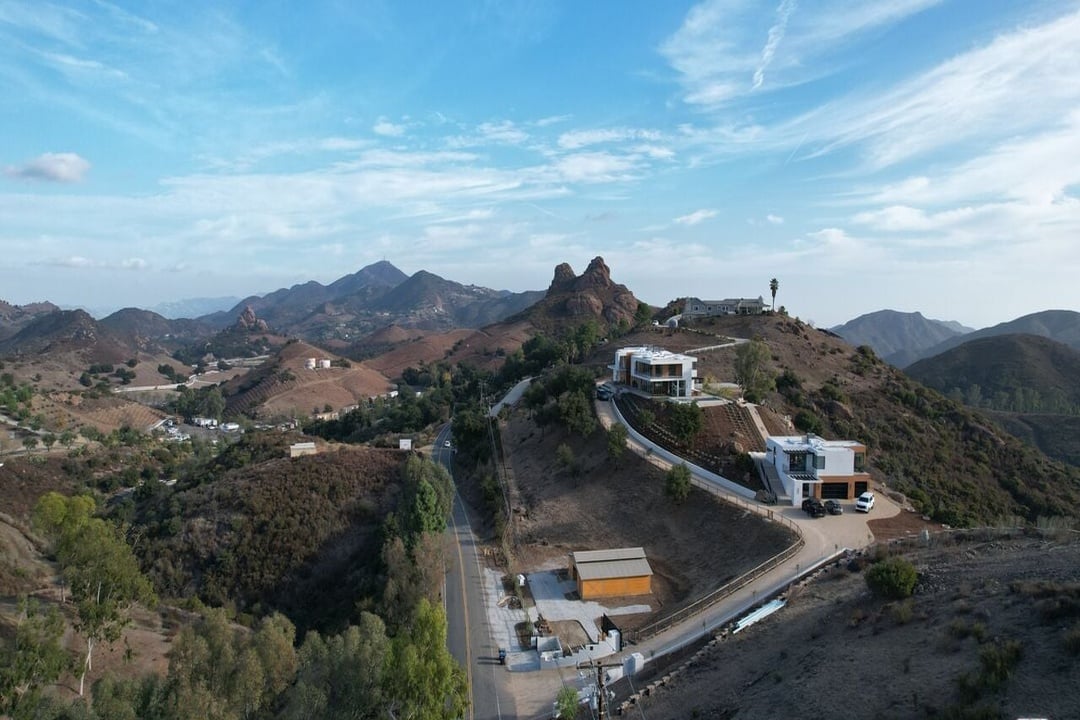 Mulholland Hwy, 90265