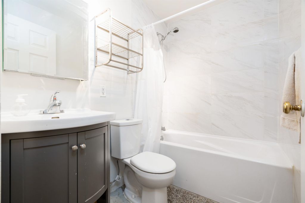 777 Burrard St, #24