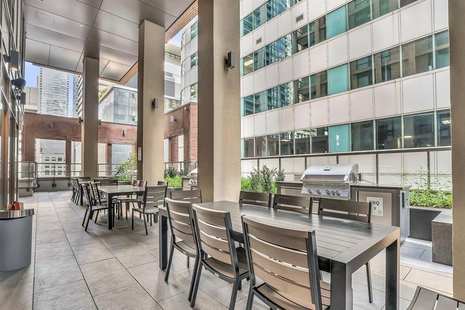 8 Widmer Street 2005