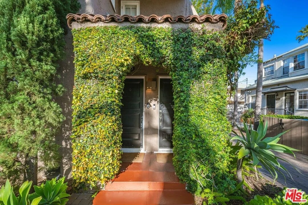 745 Hayworth Ave.