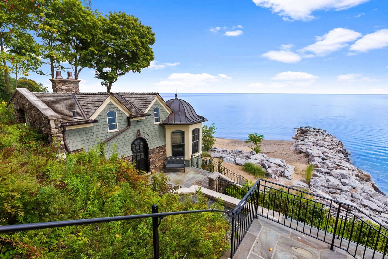 'Rockland' the Exquisite Lakefront Estate