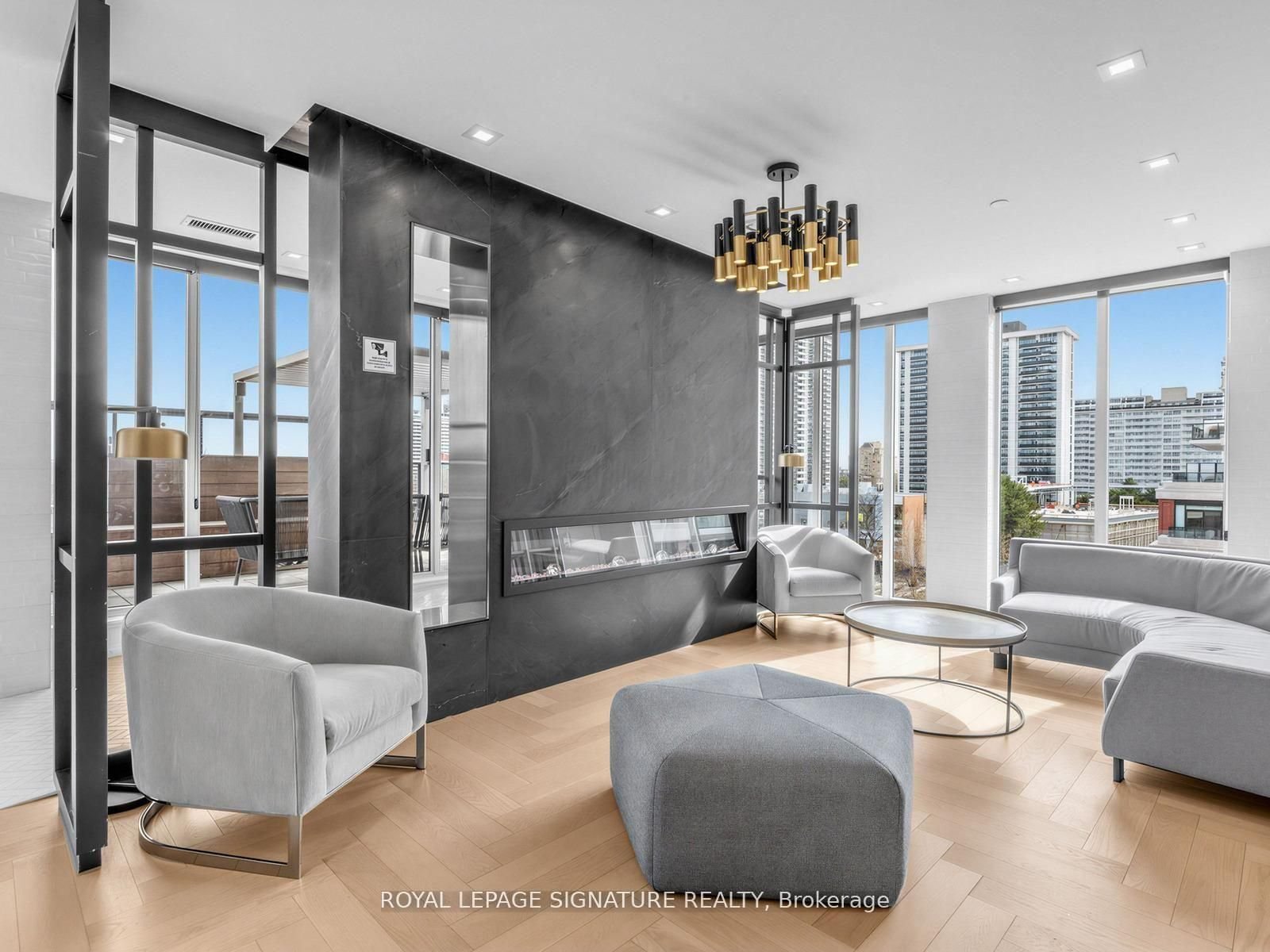 J. DAVIS HOUSE PENTHOUSE 