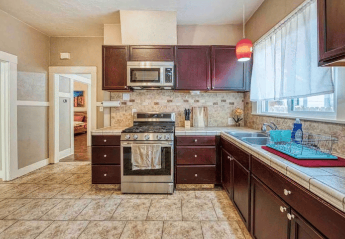 605 N Poplar Avenue, Fresno