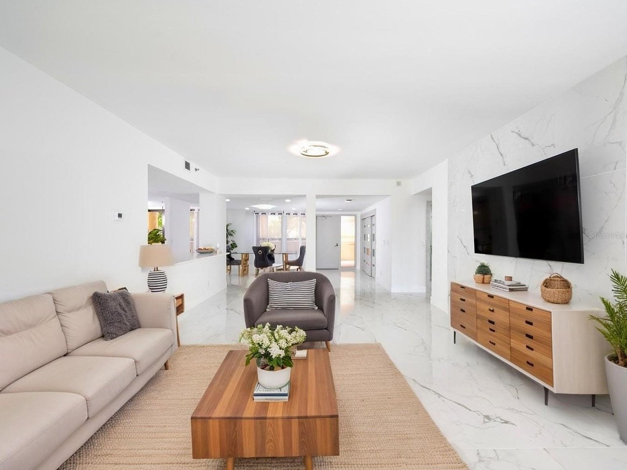 1255 N Gulfstream Ave #402