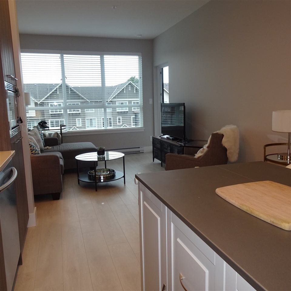 312-4690 Hawk Ln